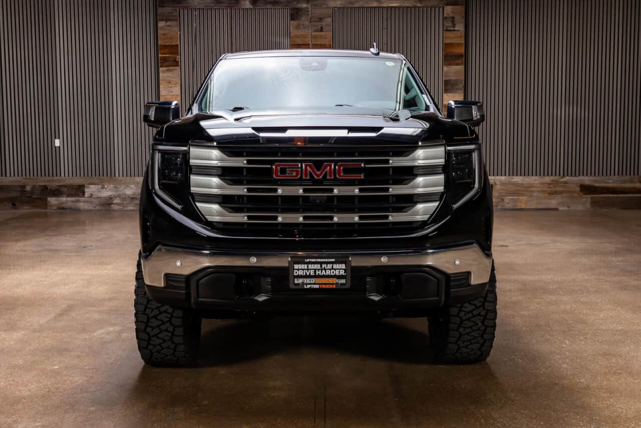 2024 GMC Sierra 1500 SLE — photo 2
