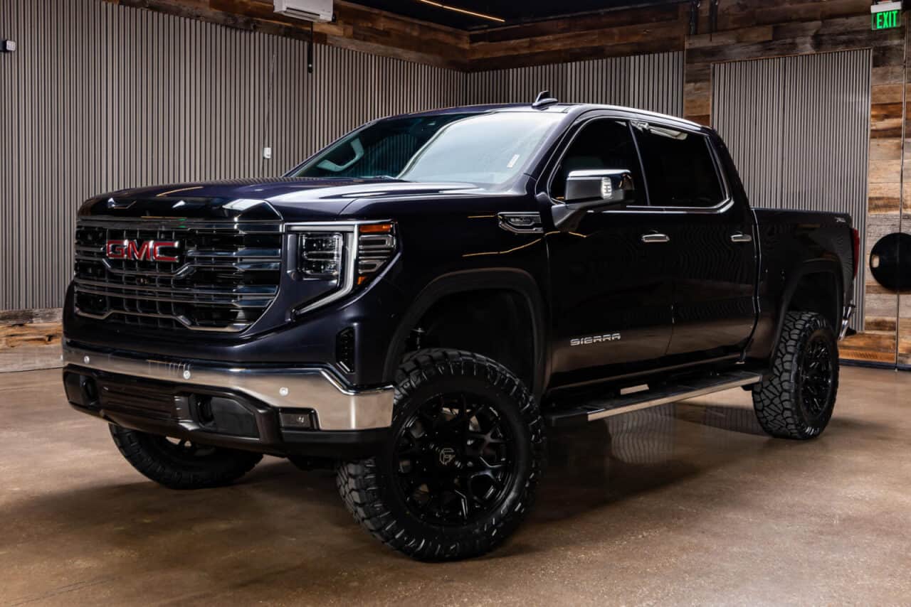 2024 GMC Sierra 1500 SLT — photo 3