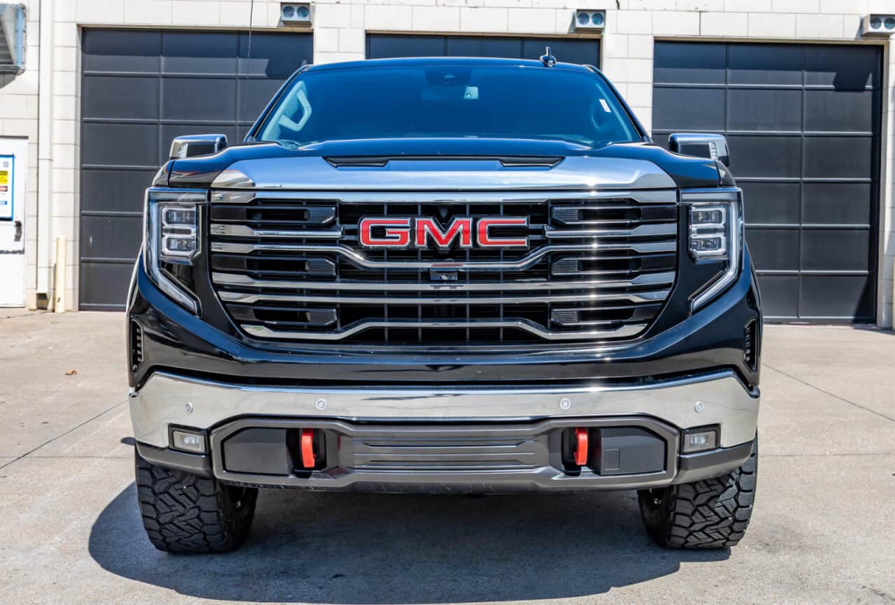 2025 GMC Sierra 1500 SLT — photo 2
