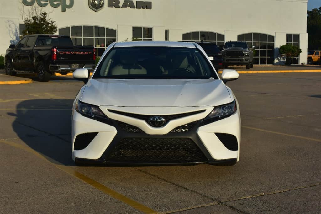 2020 Toyota Camry SE FWD