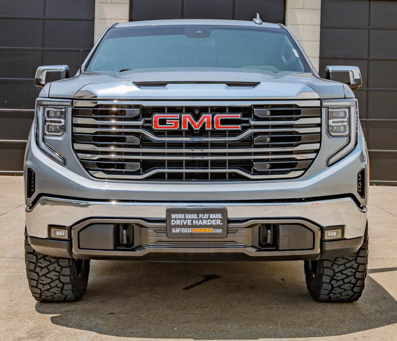 2023 GMC Sierra 1500 SLT — photo 2
