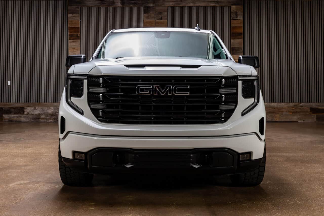 2024 GMC Sierra 1500 Elevation — photo 2
