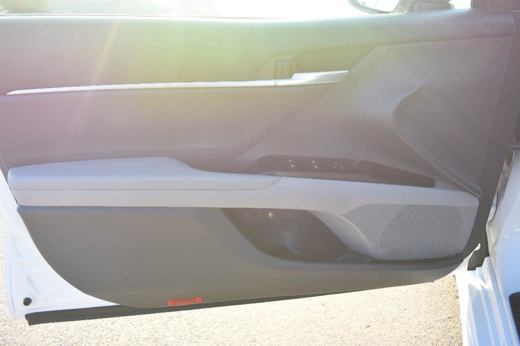 2020 Toyota Camry SE FWD — photo 3