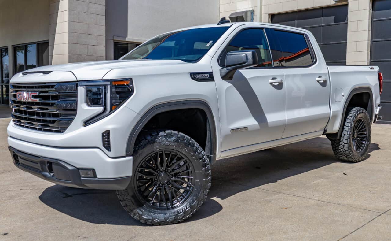 2025 GMC Sierra 1500 Elevation — photo 3