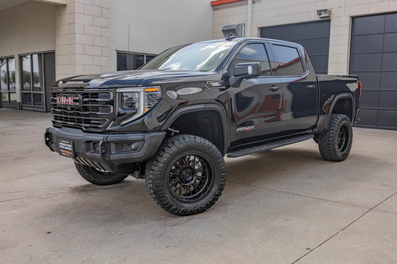 2025 GMC Sierra 1500 AT4X — photo 3