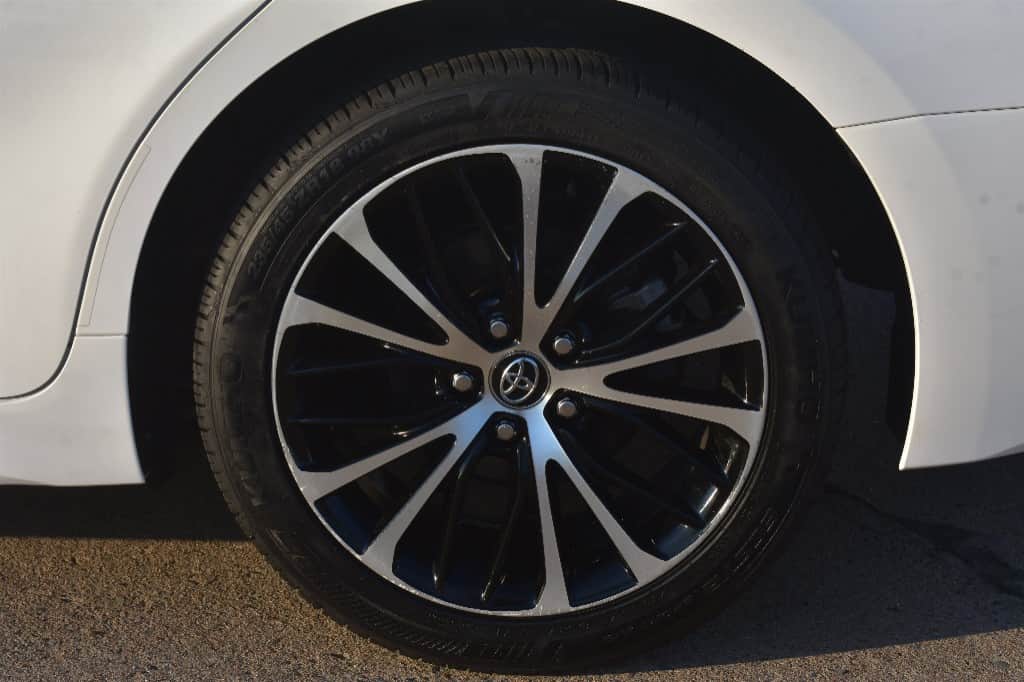 2020 Toyota Camry SE FWD — photo 2