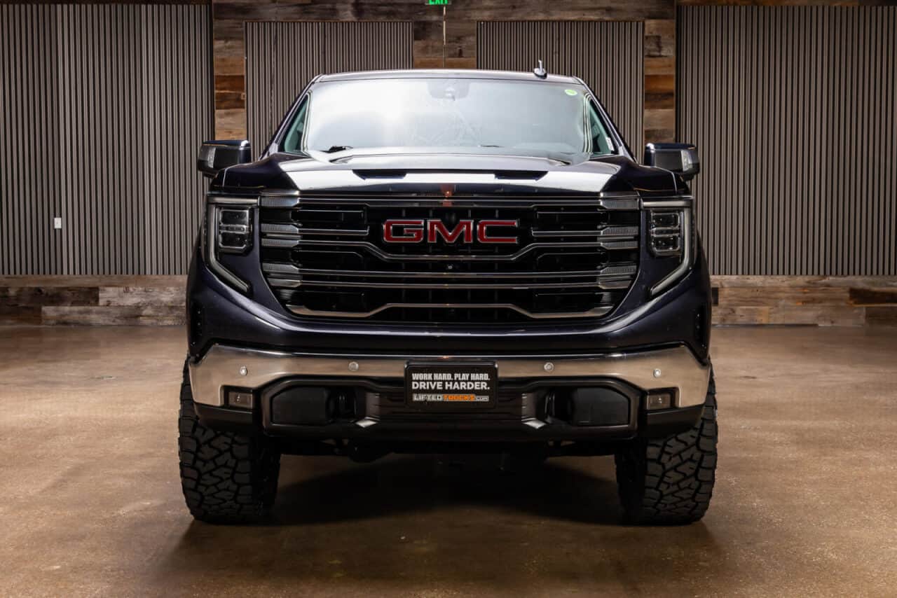 2022 GMC Sierra 1500 SLT — photo 2