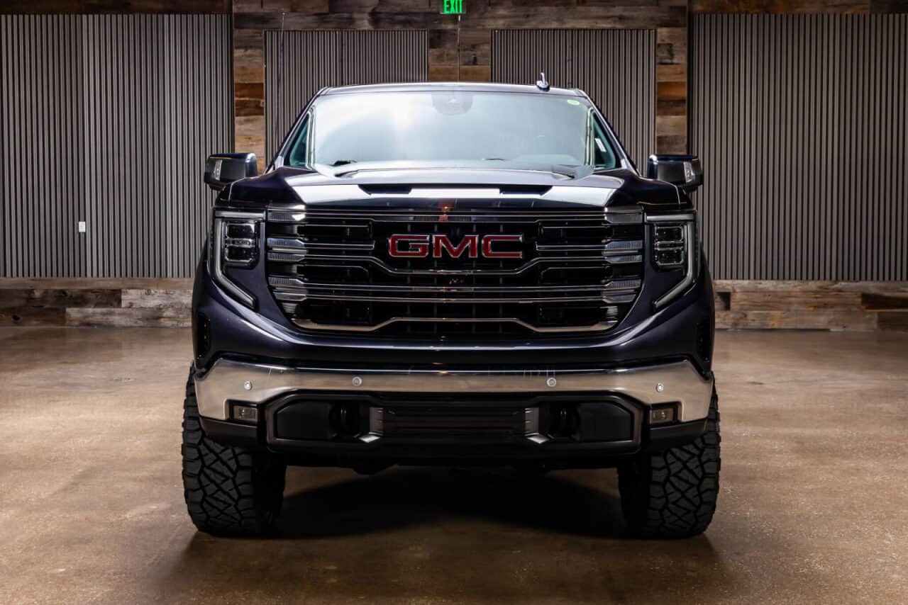 2024 GMC Sierra 1500 SLT — photo 2