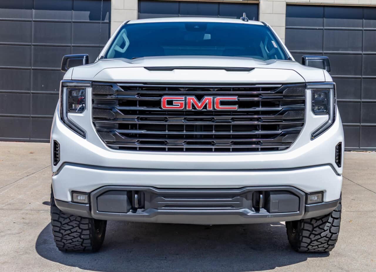 2025 GMC Sierra 1500 Elevation — photo 2