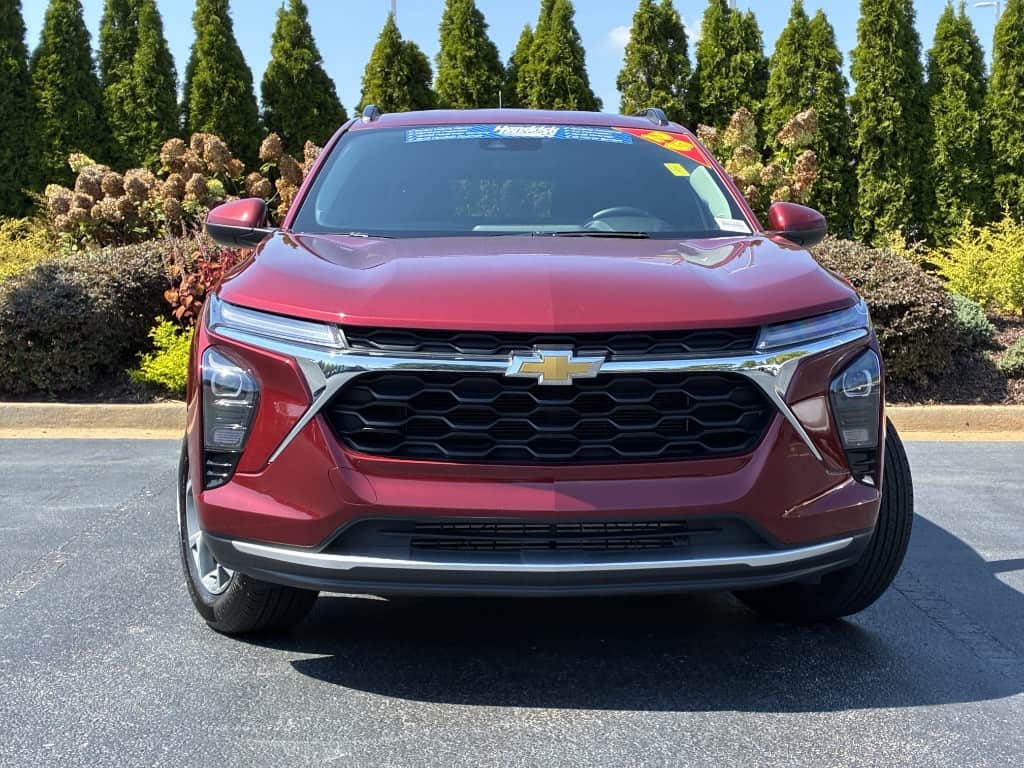 2025 Chevrolet Trax LT — photo 3