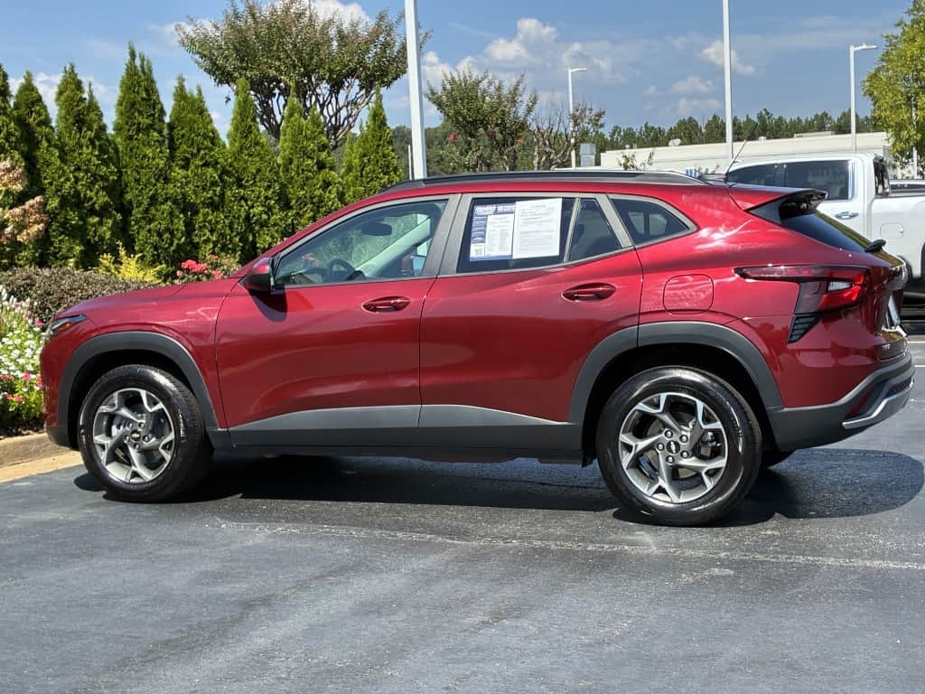 2025 Chevrolet Trax LT — photo 5