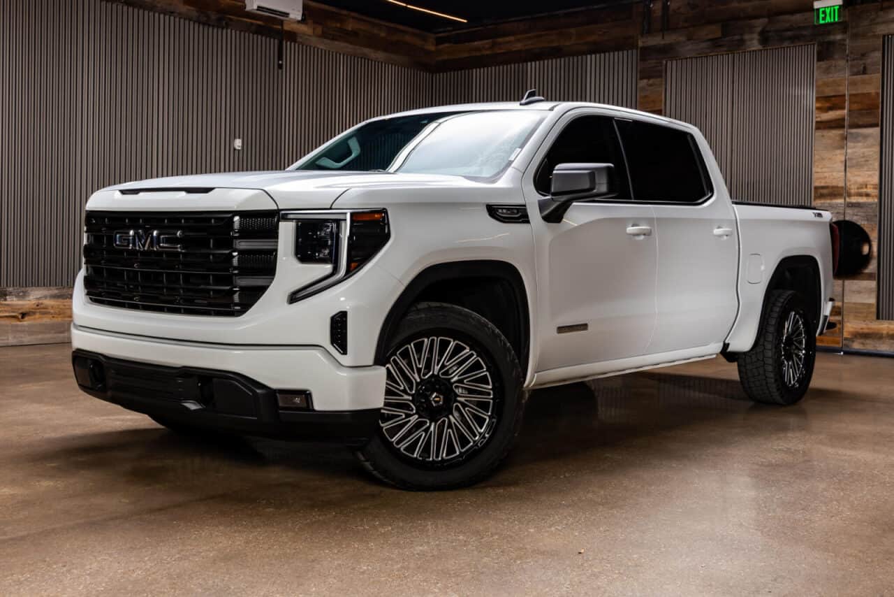 2024 GMC Sierra 1500 Elevation — photo 3