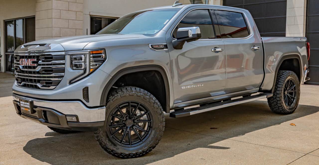 2023 GMC Sierra 1500 SLT — photo 3