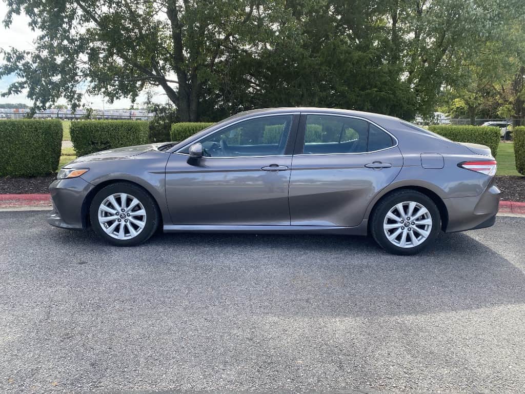 2018 Toyota Camry LE FWD — photo 5