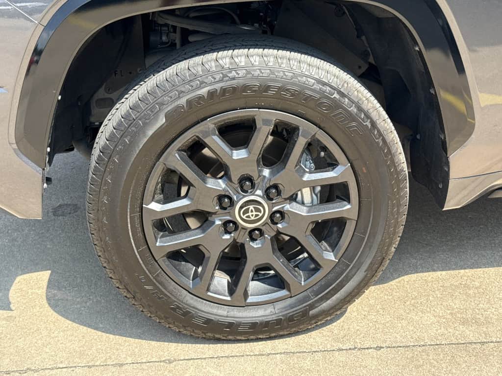 2024 Toyota Tundra Platinum Hybrid 4WD — photo 4