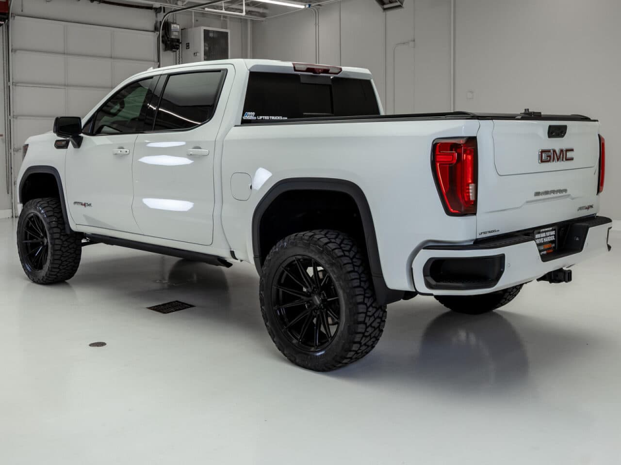 2023 GMC Sierra 1500 AT4X — photo 5 of 37