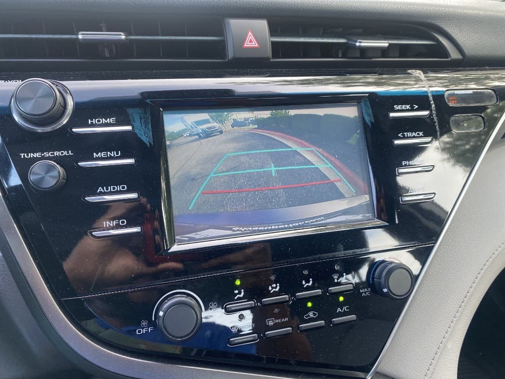 2018 Toyota Camry LE FWD — photo 13 of 15