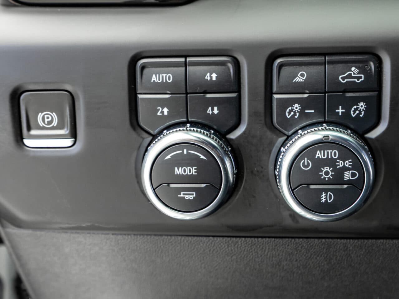 2023 GMC Sierra 1500 AT4X — photo 17 of 37