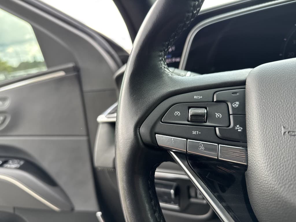 2021 Cadillac Escalade Sport — photo 11 of 32