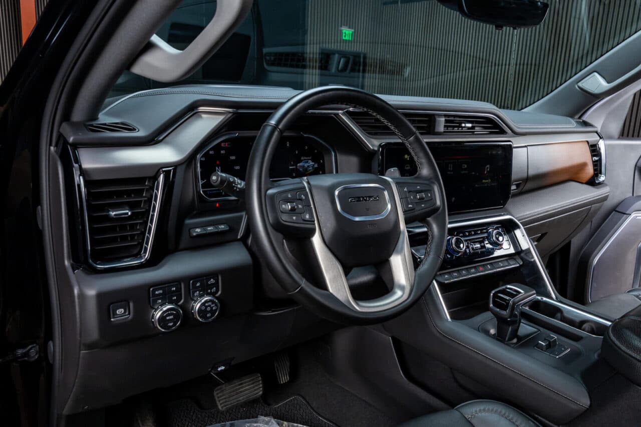 2025 GMC Sierra 1500 Denali — photo 14 of 39