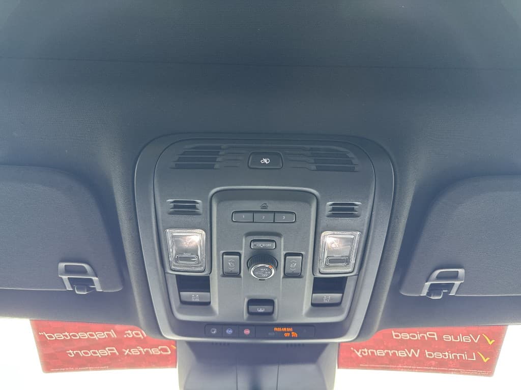 2021 Cadillac Escalade Sport — photo 18 of 32