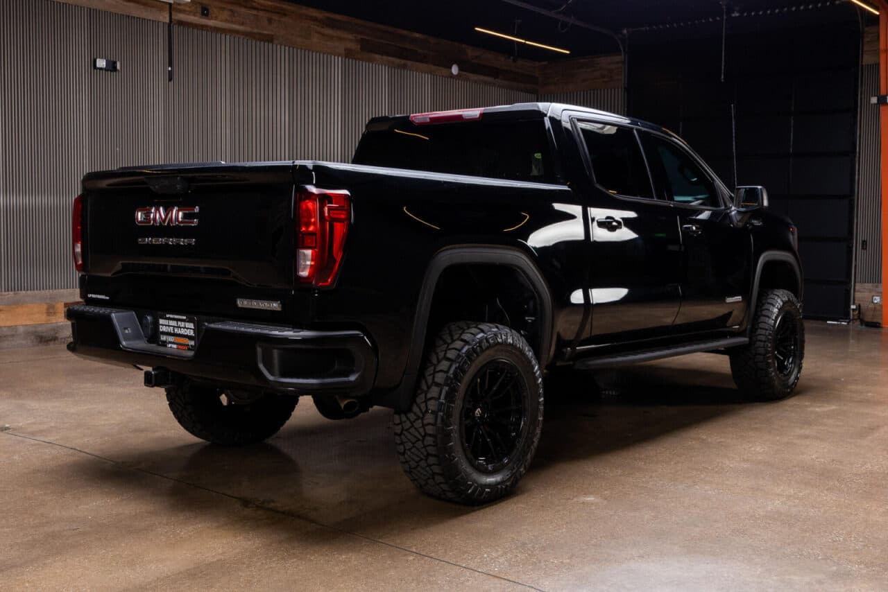 2024 GMC Sierra 1500 Elevation — photo 8 of 37