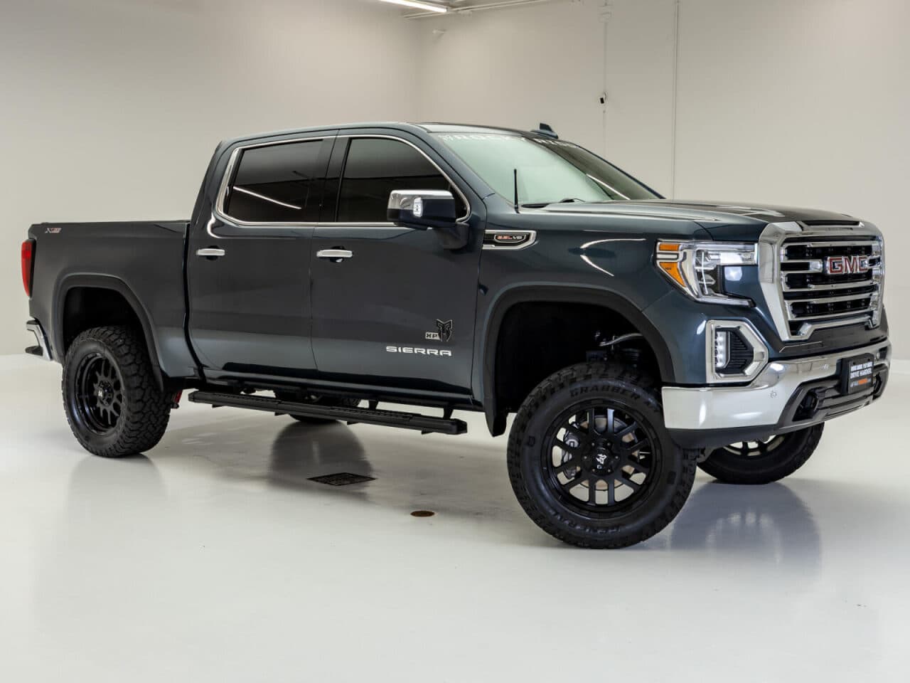 2020 GMC Sierra 1500 SLT — photo 1 of 38