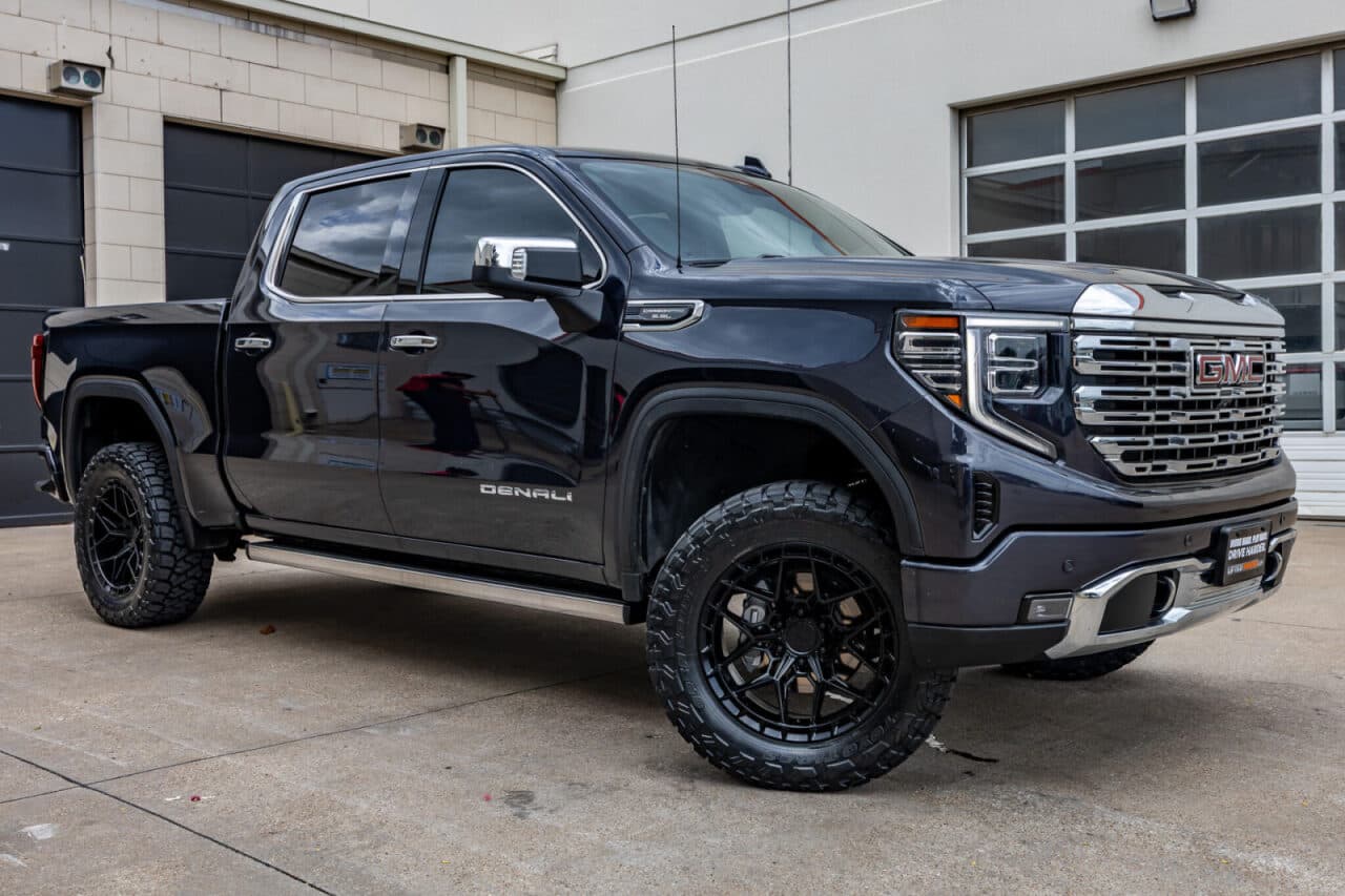 2024 GMC Sierra 1500 Denali — photo 1 of 40