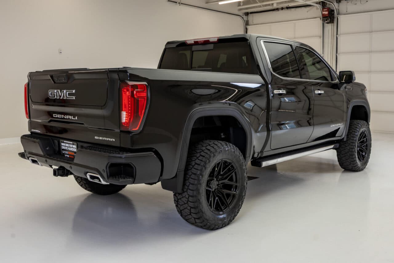 2025 GMC Sierra 1500 Denali Ultimate — photo 8 of 38