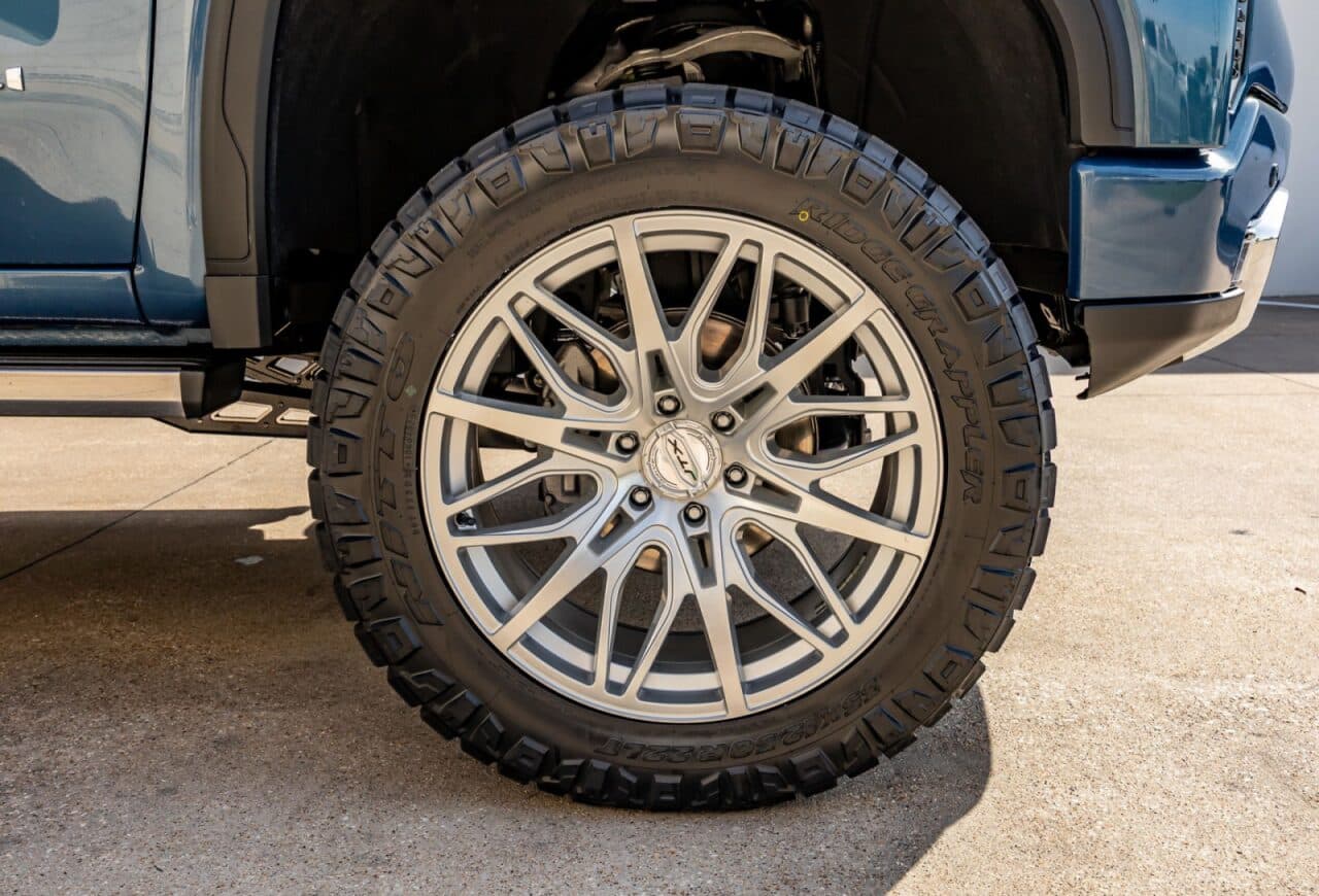 2025 GMC Sierra 1500 Denali — photo 10 of 40