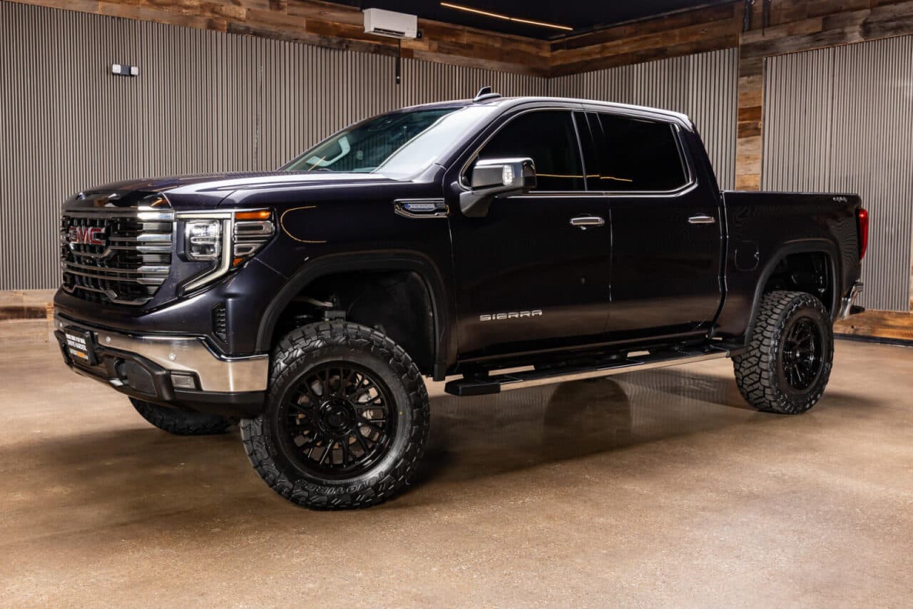 2022 GMC Sierra 1500 SLT — photo 3 of 33