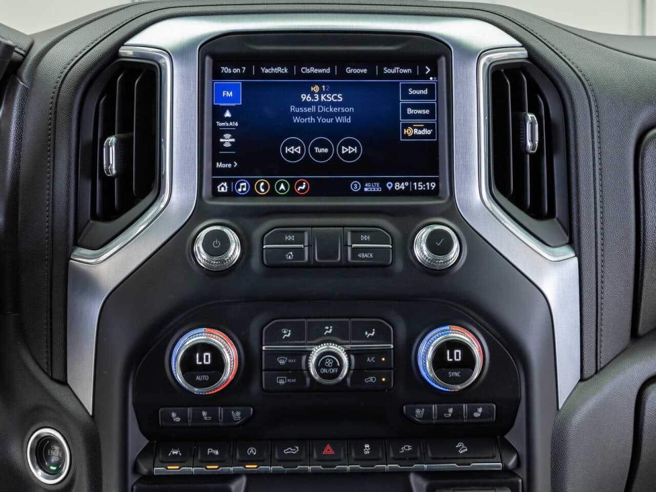 2020 GMC Sierra 1500 SLT — photo 22 of 38