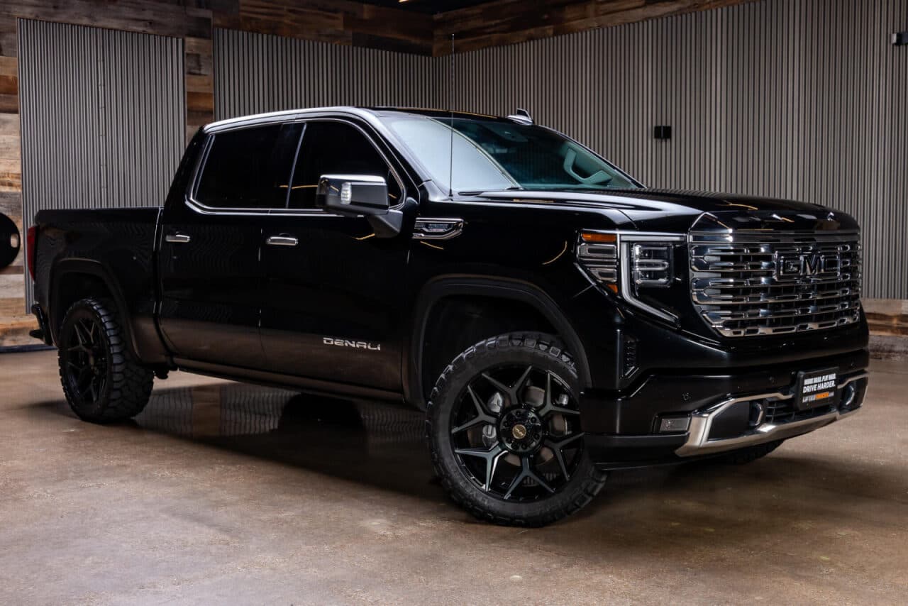 2025 GMC Sierra 1500 Denali — photo 1 of 39