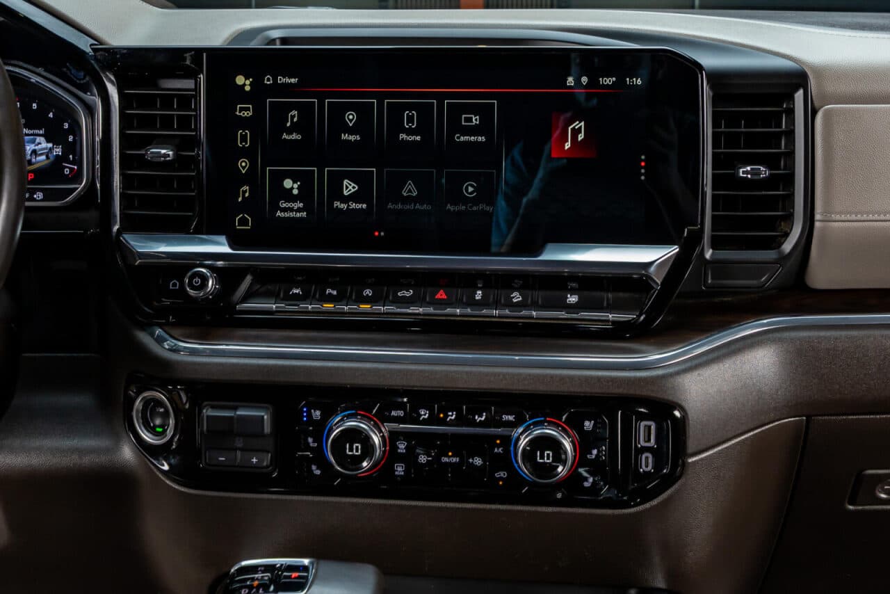 2024 GMC Sierra 1500 SLT — photo 18 of 35