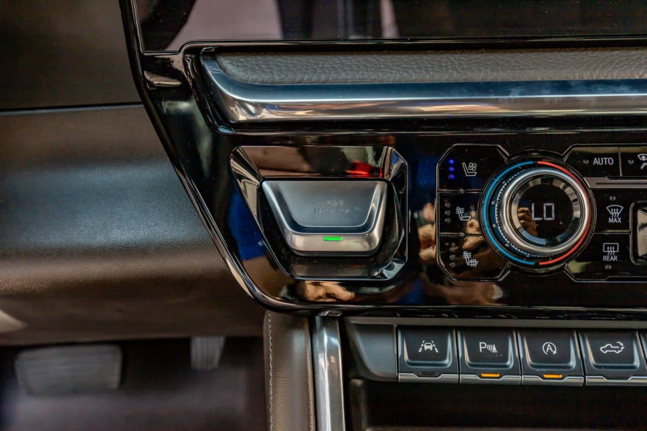 2025 GMC Sierra 1500 Denali — photo 21 of 40