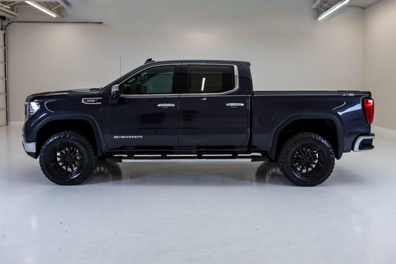 2023 GMC Sierra 1500 SLT — photo 4 of 36