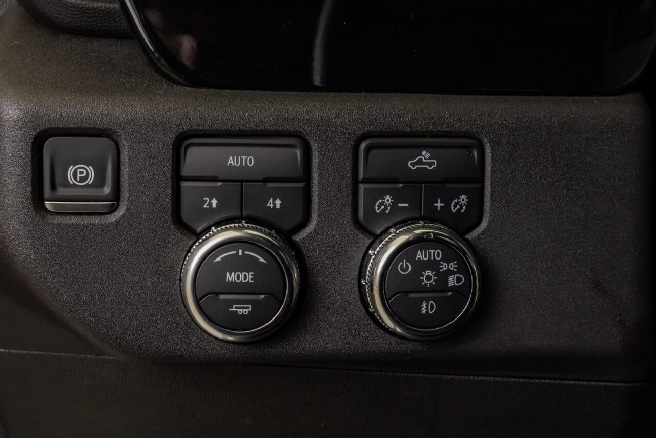 2024 GMC Sierra 1500 Elevation — photo 19 of 38