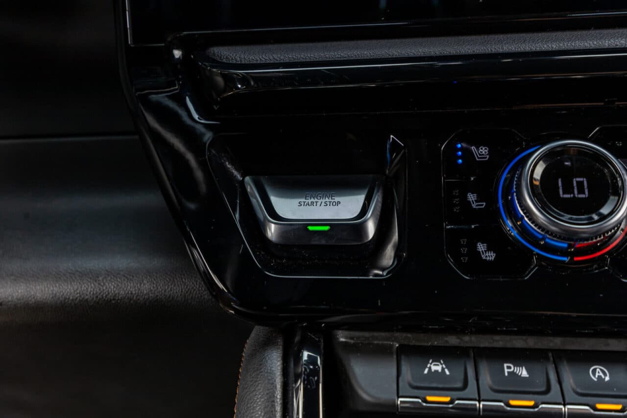 2023 GMC Sierra 1500 AT4 — photo 21 of 38