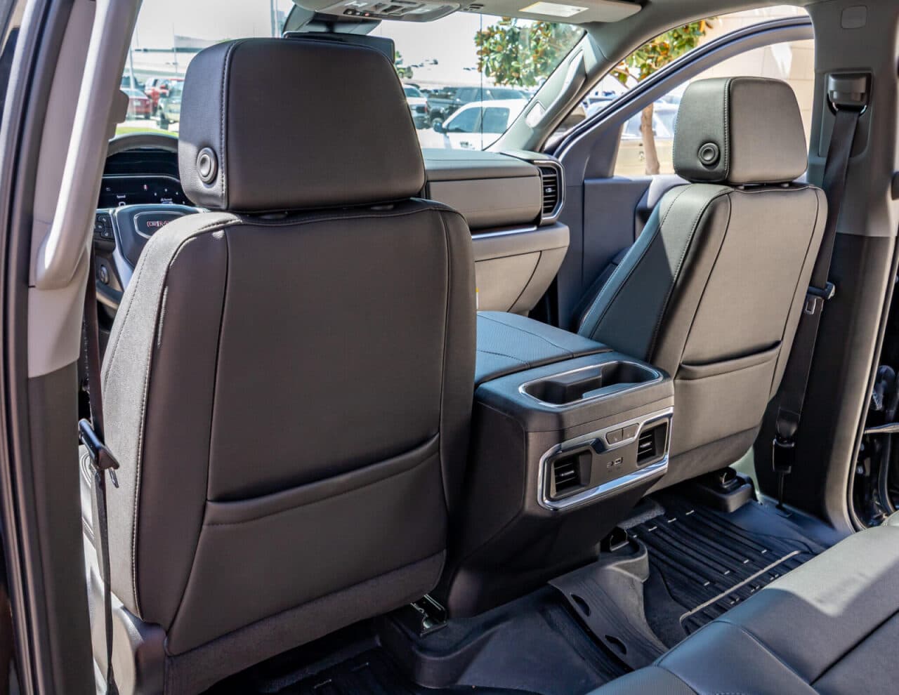 2025 GMC Sierra 1500 SLT — photo 33 of 40