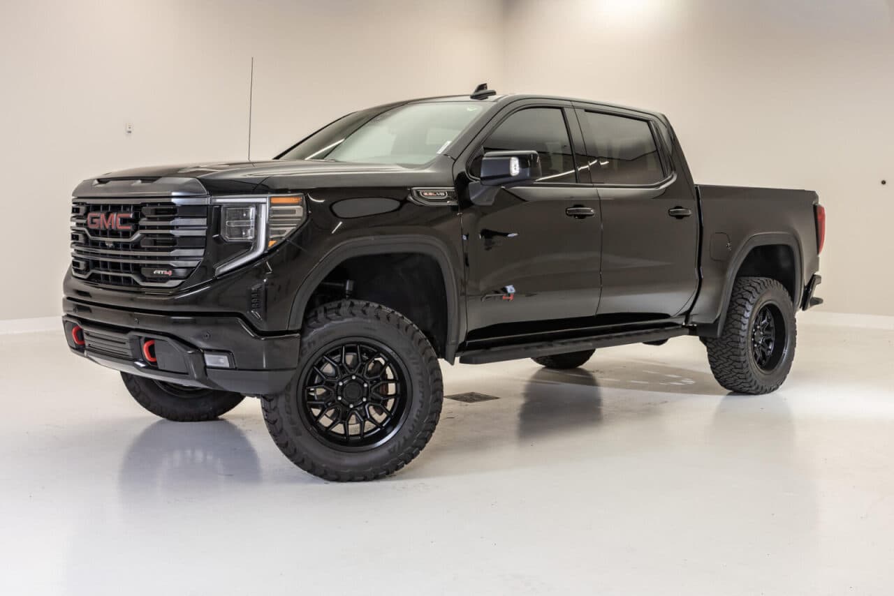 2024 GMC Sierra 1500 AT4 — photo 3 of 40