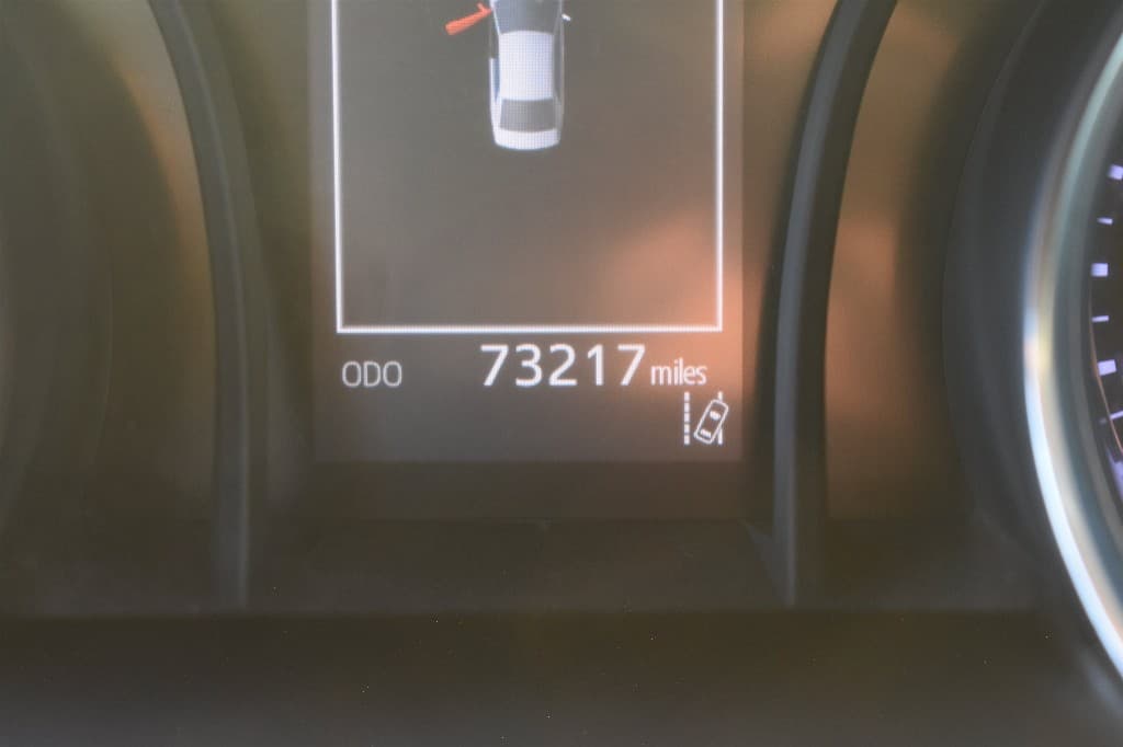2020 Toyota Camry SE FWD — photo 9 of 13