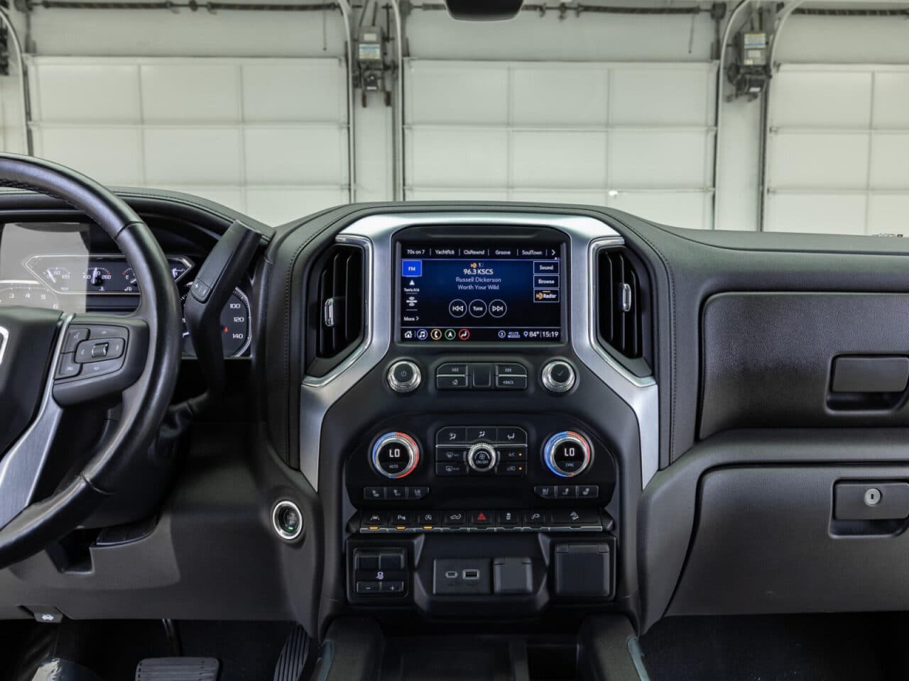 2020 GMC Sierra 1500 SLT — photo 21 of 38