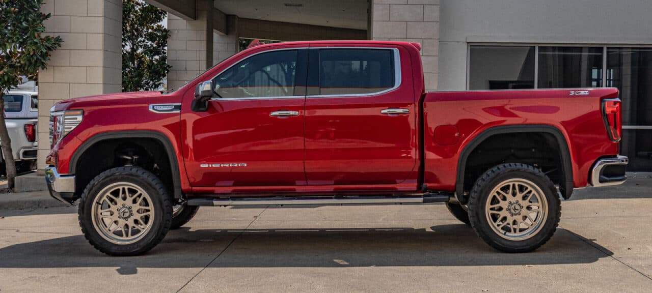 2024 GMC Sierra 1500 SLT — photo 4 of 39