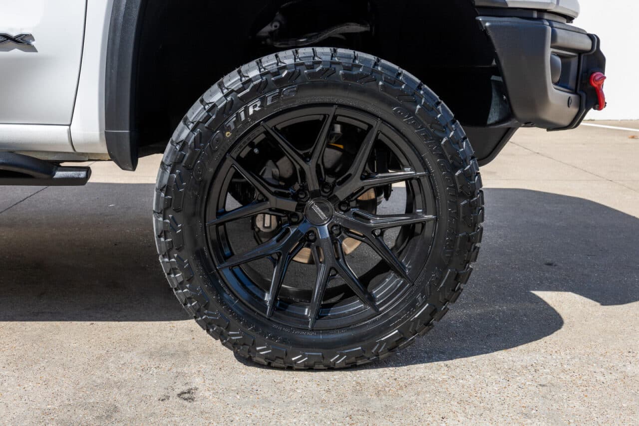 2024 GMC Sierra 1500 AT4X — photo 10 of 40