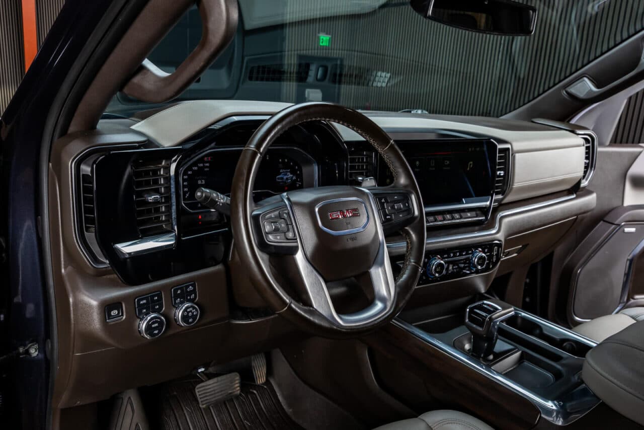 2024 GMC Sierra 1500 SLT — photo 12 of 35