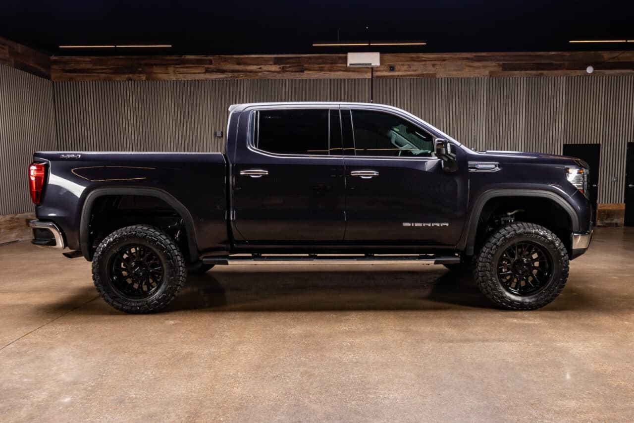 2022 GMC Sierra 1500 SLT — photo 9 of 33