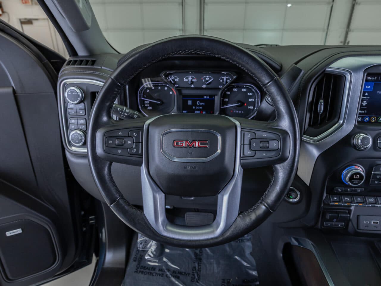 2020 GMC Sierra 1500 SLT — photo 16 of 38