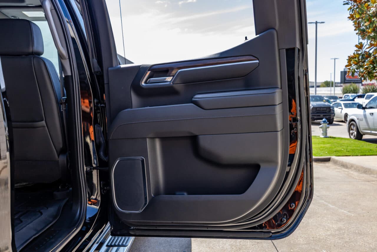 2025 GMC Sierra 1500 SLT — photo 38 of 40