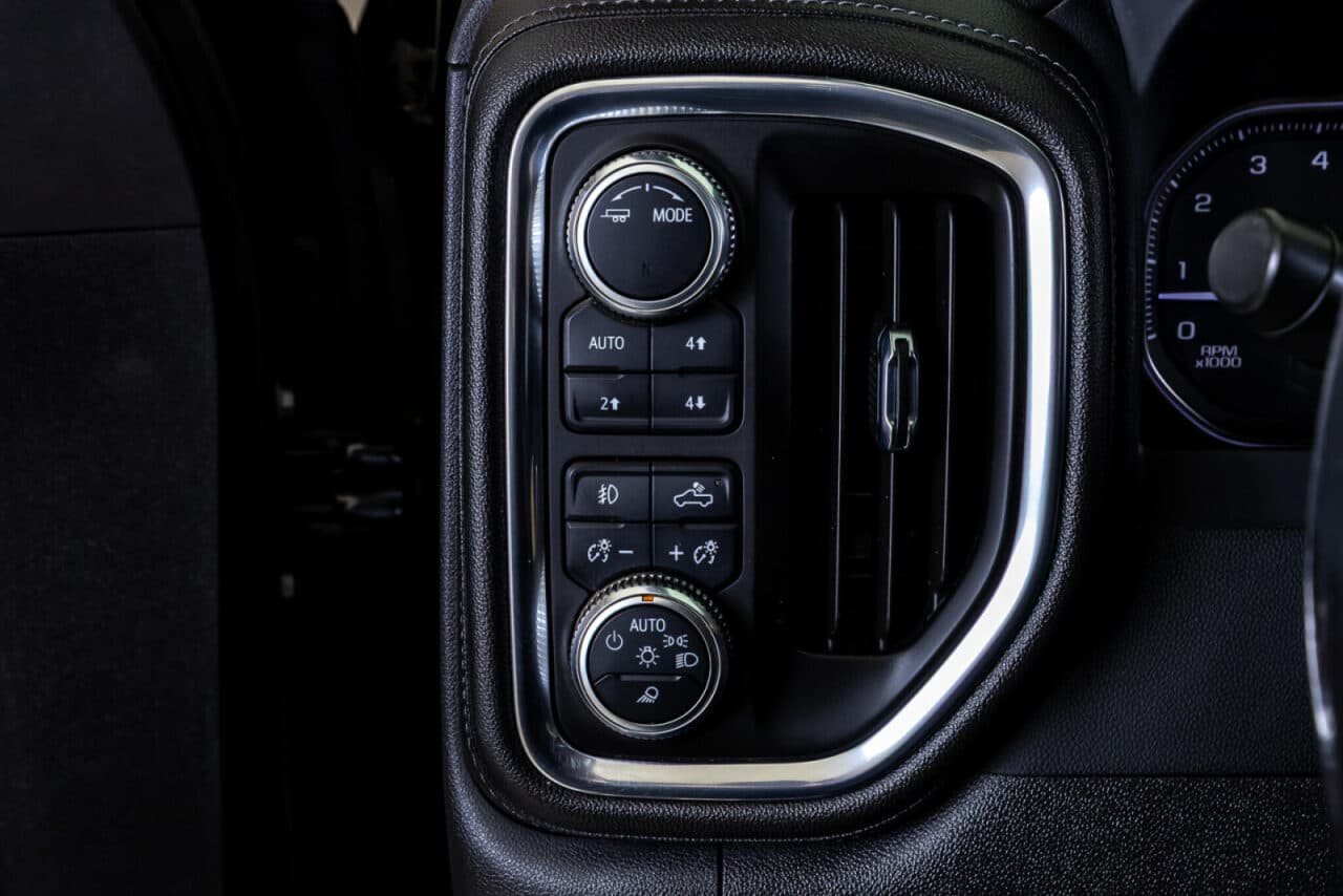 2022 GMC Sierra 1500 Limited SLT — photo 18 of 37