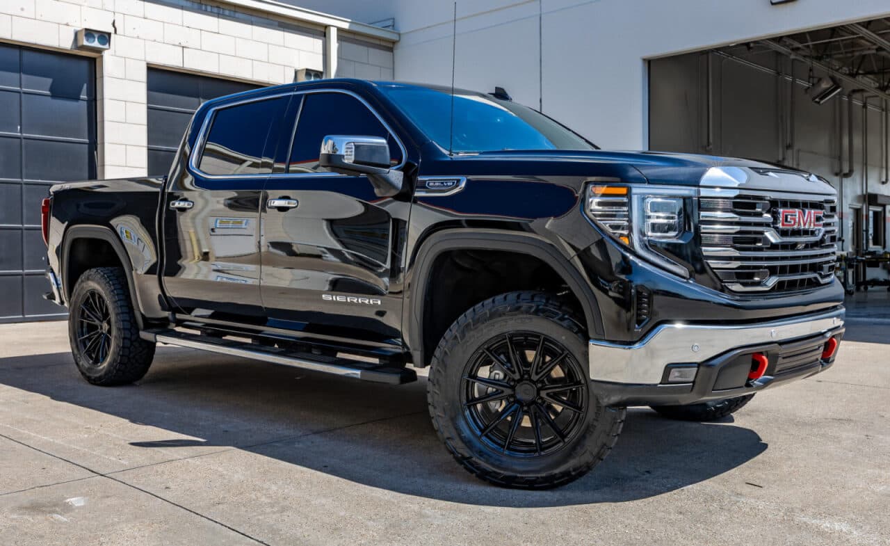 2025 GMC Sierra 1500 SLT — photo 1 of 40